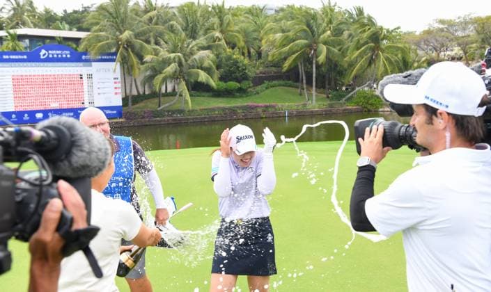 Sport Themen der Woche KW10 Sport Bilder des Tages (250309) -- LINGSHUI, March 9, 2025 -- Winner Takeda Rio (C) of Japan celebrates after the fourth round of the Blue Bay LPGA, Golf Damen golf tournament in Lingshui, south China s Hainan Province, March 9, 2025. ) (SP)CHINA-HAINAN-LINGSHUI-GOLF-BLUE BAY LPGA (CN) YangxGuanyu 