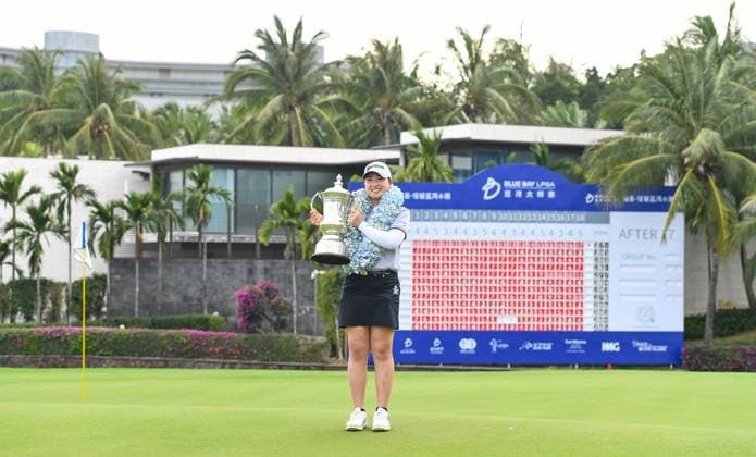 (250309) -- LINGSHUI, March 9, 2025 -- Winner Takeda Rio of Japan holds the trophy during the awarding ceremony after the fourth round of the Blue Bay LPGA, Golf Damen golf tournament in Lingshui, south China s Hainan Province, March 9, 2025. ) (SP)CHINA-HAINAN-LINGSHUI-GOLF-BLUE BAY LPGA (CN) YangxGuanyu 