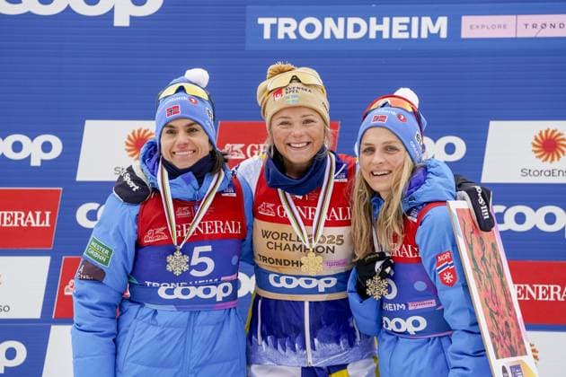 Sport Themen der Woche KW10 Sport Bilder des Tages Ski-VM 2025 Trondheim 20250309. Medaljeseremoni der Frida Karlsson fra Sverige far gull, Heidi Weng solv og Therese Johaug bronse etter 50 km fri teknikk for kvinner under ski-VM i Trondheim. Foto: Gorm Kallestad NTB Trondheim Norge EDITORIAL USE ONLY. RESTRICTED USE FOR BETTING COMPANIES Ref:_SPOSI5GdYdzkzU.jpg *** World Ski Championships 2025 Trondheim 20250309 Medal ceremony where Frida Karlsson from Sweden wins gold, Heidi Weng wins silver and Therese Johaug wins bronze after the womens 50 km free technique at the World Ski Championships in Trondheim Photo Gorm Kallestad NTB Trondheim Norway EDITORIAL USE ONLY RESTRICTED USE FOR BETTING COMPANIES  Copyright: xGormxKallestadx xNTBx