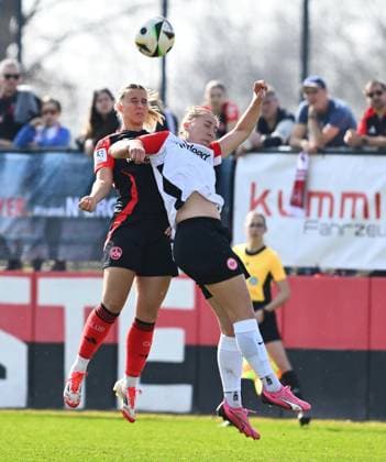 09.03.2025 - Fussball - Saison 2024 2025 - 2. Frauen - Fussball - Bundesliga - 17. Spieltag: 1. FC Nürnberg FCN ( Club Clubfrauen ) - Eintracht Frankfurt II - Sportfoto Zink - xwoxzix - Meret Günster Guenster (66, 1. FC Nürnberg FCN ) Johanna Berg (18, Eintracht Frankfurt II , rechts )