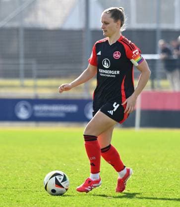 09.03.2025 - Fussball - Saison 2024 2025 - 2. Frauen - Fussball - Bundesliga - 17. Spieltag: 1. FC Nürnberg FCN ( Club Clubfrauen ) - Eintracht Frankfurt II - Sportfoto Zink - xwoxzix - Luisa Guttenberger (4, 1. FC Nürnberg FCN ) Freisteller Einzelbild