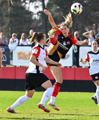 09.03.2025 - Fussball - Saison 2024 2025 - 2. Frauen - Fussball - Bundesliga - 17. Spieltag: 1. FC Nürnberg FCN ( Club Clubfrauen ) - Eintracht Frankfurt II - Sportfoto Zink - xwoxzix - Michaela Specht (6, Eintracht Frankfurt II ) Medina Desic (10, 1. FC Nürnberg FCN ) Chance Torchance