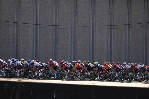 Sport Themen der Woche KW10 Sport Bilder des Tages Grand Prix Jean-Pierre Monsere 2025 cycling race ROESELARE, BELGIUM - MARCH 09 : illustration picture peloton during the Men Elite UCI 1.1 Europe Tour 13th Lotto Begium Cup Grand Prix Jean-Pierre Monsere cycling race of 201,6 kms with start in Ichtegem and finish in Roeselare on March 09, 2025 in Roeselare, Belgium, 09 03 2025 ( Motordriver Guy De Vuyst & Roeselare Belgium  Copyright: xTomasxSiskx