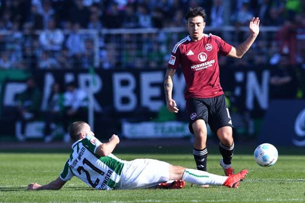 Fußball 2. Bundesliga 25. Spieltag SC Preußen Münster - 1. FC Nürnberg am 09.03.2025 im Preußenstadion in Münster Rico Preißinger ( Münster ), vorne - Jens Castrop ( Nürnberg ), hinten DFL regulations prohibit any use of photographs as image sequences and or quasi-video.