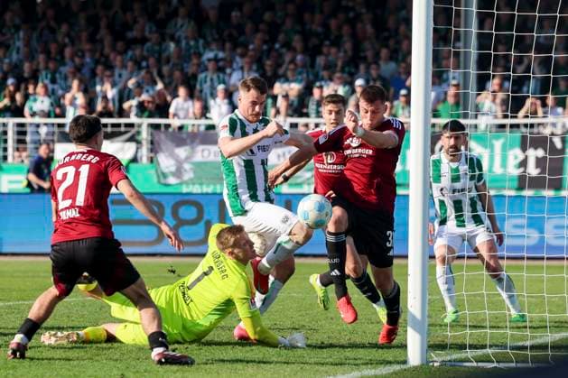 Charalambos Makridis (SC Preussen Muenster) und Robin Knoche (1. FC Nuernberg) kaempfen um den Ball, 2. Bundesliga, Preußen Münster vs 1. FC Nürnberg, Preußenstadion am 09. March 2025 in Münster, Deutschland. (Foto von Marco Steinbrenner DeFodi Images) Charalambos Makridis (SC Preussen Muenster) und Robin Knoche (1. FC Nuernberg) battle for the ball, 2. Bundesliga, Preußen Münster vs 1. FC Nürnberg, Preußenstadion, March 9, 2025 in Münster, Germany. (Photo by Marco Steinbrenner DeFodi Images) DFB DFL REGULATIONS PROHIBIT ANY USE OF PHOTOGRAPHS AS IMAGE SEQUENCES AND OR QUASI-VIDEO.