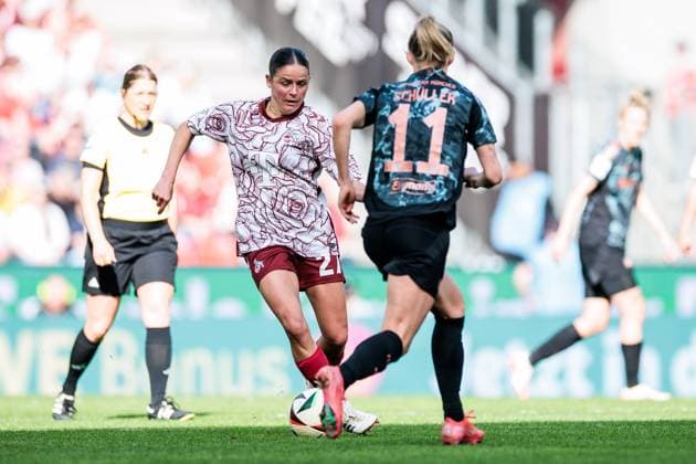 Google Pixel Frauen-Bundesliga, 1. FC Köln - FC Bayern München; 09.03.2025 Zweikampf Laura Feiersinger (1. FC Köln, 27), Lea Schüller (FC Bayern München, 11) Google Pixel Frauen-Bundesliga, 1. FC Köln - FC Bayern München, Köln, RheinEnergiestadion am 09.03.2025 DFB REGULATIONS PROHIBIT ANY USE OF PHOTOGRAPHS AS IMAGE SEQUENCES AND OR QUASI-VIDEO. Copyright: xBEAUTIFULxSPORTS Wunderlx