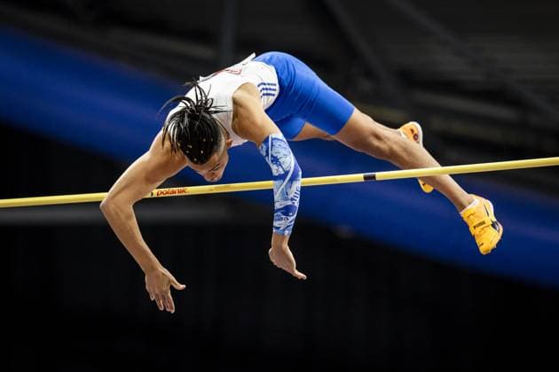 Sport Themen der Woche KW10 Sport Bilder des Tages APELDOORN - Emmanouil Karalis (GRE) during the final of the men s pole vault on the fourth day of the European Indoor Athletics Championships in Omnisport Apeldoorn. ANP ROBIN VAN LONKHUIJSEN xVIxANPxSportx xxANPxIVx 521969595 originalFilename: 521969595.jpg