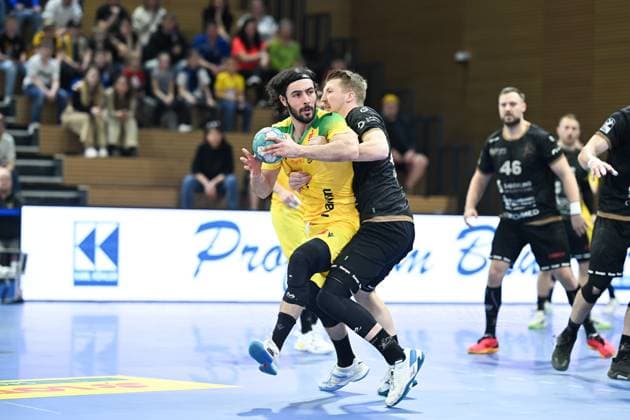 Pouya Norouzi (VfL Eintracht Hagen, 7) Ivar Stavast (HC Elbflorenz 2006, 23) HC Elbflorenz 2006 vs. VfL Eintracht Hagen, 2. Handball Bundesliga Herren, Spielzeit 2024 2025, 09.03.2025 HC Elbflorenz 2006 vs. VfL Eintracht Hagen, 2. Handball Bundesliga Herren, Spielzeit 2024 2025, 09.03.2025 Dresden