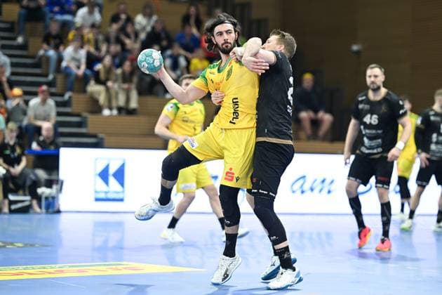 Pouya Norouzi (VfL Eintracht Hagen, 7) Ivar Stavast (HC Elbflorenz 2006, 23) HC Elbflorenz 2006 vs. VfL Eintracht Hagen, 2. Handball Bundesliga Herren, Spielzeit 2024 2025, 09.03.2025 HC Elbflorenz 2006 vs. VfL Eintracht Hagen, 2. Handball Bundesliga Herren, Spielzeit 2024 2025, 09.03.2025 Dresden