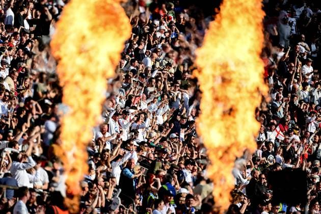 Sport Themen der Woche KW10 Sport Bilder des Tages 2025 Guinness Six Nations Championship Round 4, Allianz Stadium, Twickenham, England 9 3 2025 England vs Italy A view of fans through the pyrotechnics A view of fans through the pyrotechnics 9 3 2025  Copyright: x INPHO GuiseppexFamax PNO_9311