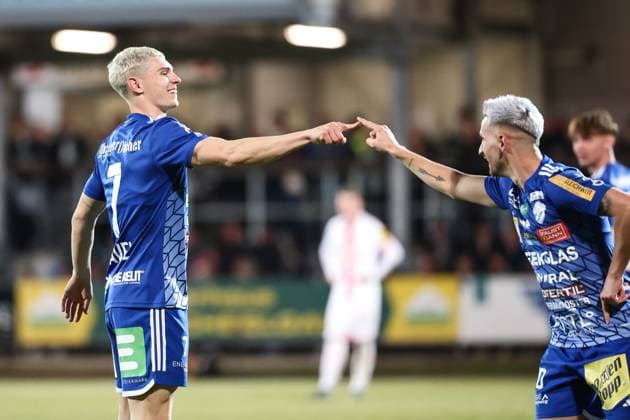Sport Themen der Woche KW10 Sport Bilder des Tages SOCCER - BL, Hartberg vs Rapid HARTBERG,AUSTRIA,09.MAR.25 - SOCCER - ADMIRAL Bundesliga, TSV Hartberg vs SK Rapid Wien. Image shows the rejoicing of Elias Havel and Donis Avdijaj (Hartberg).  GEPAxpictures xArminxRauthner