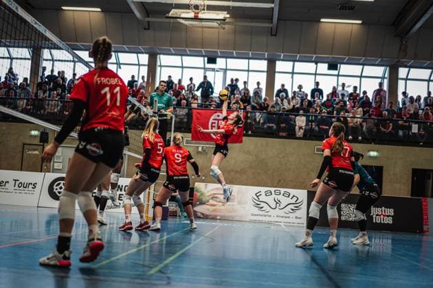 Volleyball Frauen Saison 2024 2025 2. Volleyball Bundesliga Frauen Pro ETV Hamburg vs. Rote Raben Vilsbiburg 09.03.2025 Angriff von Constanze von Meyenn ( 6, ETV Hamburg) Hamburg ETV Sporthalle Hoheluft Hamburg Deutschland