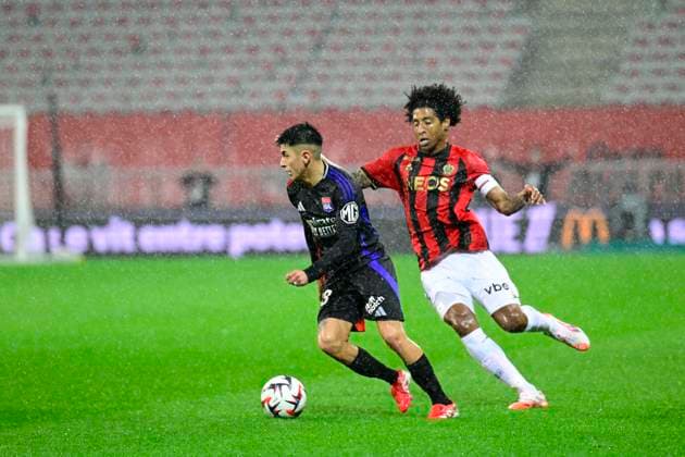 FOOTBALL : OGC Nice VS Olympique Lyonnais - Ligue 1 Mcdonald s - 09 03 2025 L OGC Nice recoit l Olympique Lyonnais dans le cadre la 25e journÃ e de Ligue 1 Mcdonald s. Thiago Almada (OL) & Dante (OGCN) NiceFrance  Copyright: xWilliamxCannarellax