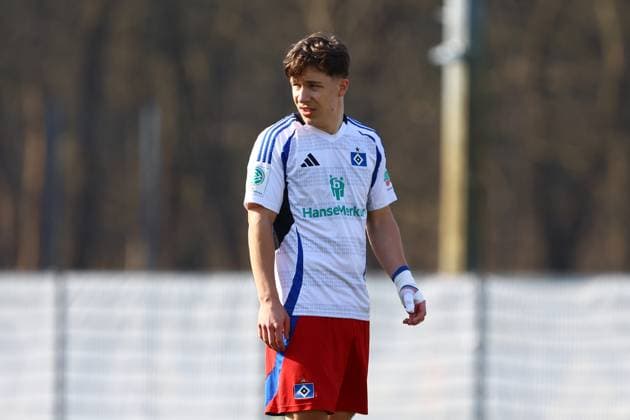 8 Moritz Reimers (Hamburger SV U19) Fußball I Junioren I U19 DFB-Nachwuchsliga I Saison 2024-2025 I Hauptrunde Liga A, Gruppe C, 6. Spieltag I Hamburger SV U19 - TSG 1899 Hoffenheim U19 I 09.03.2025 I Alexander-Otto-Akademie *** 8 Moritz Reimers Hamburger SV U19 Football I Juniors I U19 DFB Youth League I Season 2024 2025 I Main Round League A, Group C, Matchday 6 I Hamburger SV U19 TSG 1899 Hoffenheim U19 I 09 03 2025 I Alexander Otto Academy