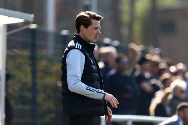 Lukas Pfeiffer (Trainer, Hamburger SV U19) Fußball I Junioren I U19 DFB-Nachwuchsliga I Saison 2024-2025 I Hauptrunde Liga A, Gruppe C, 6. Spieltag I Hamburger SV U19 - TSG 1899 Hoffenheim U19 I 09.03.2025 I Alexander-Otto-Akademie