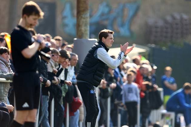 Lukas Pfeiffer (Trainer, Hamburger SV U19) Fußball I Junioren I U19 DFB-Nachwuchsliga I Saison 2024-2025 I Hauptrunde Liga A, Gruppe C, 6. Spieltag I Hamburger SV U19 - TSG 1899 Hoffenheim U19 I 09.03.2025 I Alexander-Otto-Akademie