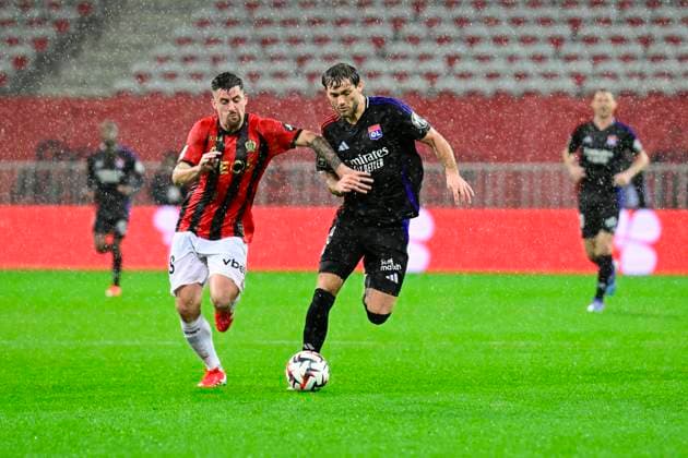 FOOTBALL : OGC Nice VS Olympique Lyonnais - Ligue 1 Mcdonald s - 09 03 2025 L OGC Nice recoit l Olympique Lyonnais dans le cadre la 25e journÃ e de Ligue 1 Mcdonald s. Baptiste Santamaria (OGCN) Tanner Tessmann (OL) NiceFrance  Copyright: xWilliamxCannarellax