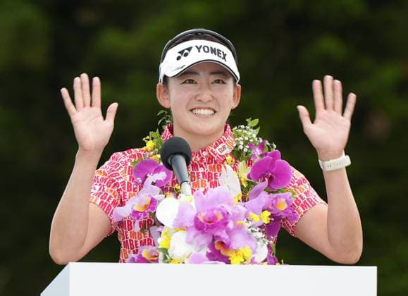 Golf: Daikin Orchid Ladies Chisato Iwai of Japan acknowledges the crowd after winning the season-opening Daikin Orchid Ladies at Ryukyu Golf Club in the Okinawa Prefecture city of Nanjo, southern Japan, on March 9, 2025.  A14AA0004278776P