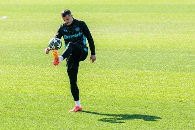 UEFA Champions League, Abschlusstraining Bayer 04 Leverkusen; 10.03.2025 Granit Xhaka (Bayer 04 Leverkusen, 34) am Ball UEFA Champions League Achtelfinale Rückspiel, Abschlusstraining Bayer 04 Leverkusen vor dem Spiel gegen FC Bayern München; Leverkusen, Ulrich-Haberland-Stadion am 10.03.2025 Copyright: xBEAUTIFULxSPORTS Wunderlx
