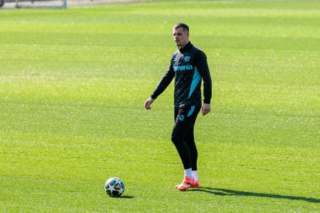 UEFA Champions League, Abschlusstraining Bayer 04 Leverkusen; 10.03.2025 Granit Xhaka (Bayer 04 Leverkusen, 34) am Ball UEFA Champions League Achtelfinale Rückspiel, Abschlusstraining Bayer 04 Leverkusen vor dem Spiel gegen FC Bayern München; Leverkusen, Ulrich-Haberland-Stadion am 10.03.2025 Copyright: xBEAUTIFULxSPORTS Wunderlx
