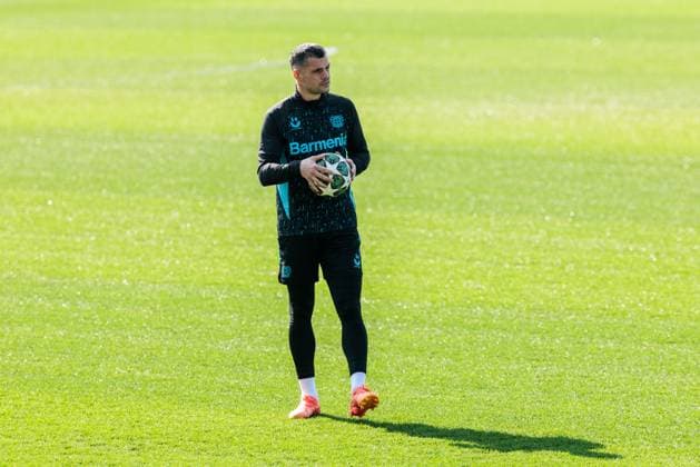 UEFA Champions League, Abschlusstraining Bayer 04 Leverkusen; 10.03.2025 Granit Xhaka (Bayer 04 Leverkusen, 34) am Ball UEFA Champions League Achtelfinale Rückspiel, Abschlusstraining Bayer 04 Leverkusen vor dem Spiel gegen FC Bayern München; Leverkusen, Ulrich-Haberland-Stadion am 10.03.2025 Copyright: xBEAUTIFULxSPORTS Wunderlx