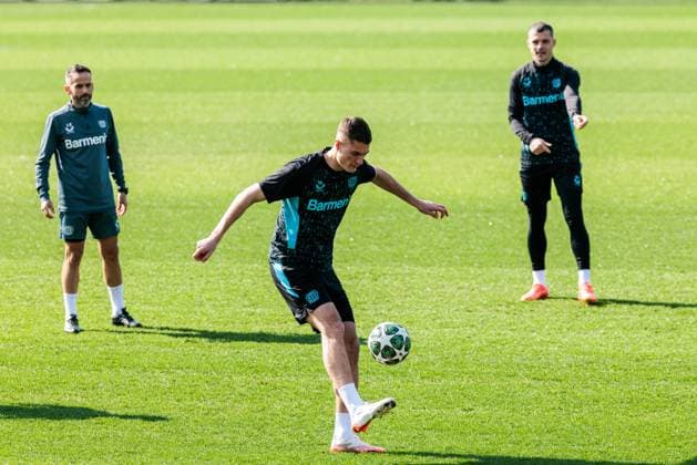 UEFA Champions League, Abschlusstraining Bayer 04 Leverkusen; 10.03.2025 Patrick Schick (Bayer 04 Leverkusen, 14) am Ball UEFA Champions League Achtelfinale Rückspiel, Abschlusstraining Bayer 04 Leverkusen vor dem Spiel gegen FC Bayern München; Leverkusen, Ulrich-Haberland-Stadion am 10.03.2025 Copyright: xBEAUTIFULxSPORTS Wunderlx