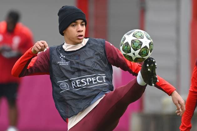 Jamal MUSIALA (Bayern Muenchen) am Ball,Aktion,Einzelbild,angeschnittenes Einzelmotiv,Halbfigur,halbe Figur, Abschlusstraining am 10.03.2025 vor dem Fussball Champions League Achtelfinale Bayer 04 Leverkusen - FC Bayern Muenchen