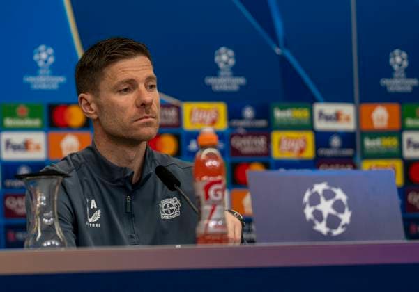 Xabi Alonso (Bayer 04 Leverkusen, Trainer) bei der Pressekonferenz. 10.03.2025, Pressekonferenz Bayer 04 Leverkusen vor dem Rückspiel der Champions League Bayer Leverkusen - FC Bayern München Bundesliga, GER, Leverkusen, BayArena DFL regulations prohibit any use of photographs as image sequences and or quasi-video. Copyright: HMBxMedia xMarcoxBader