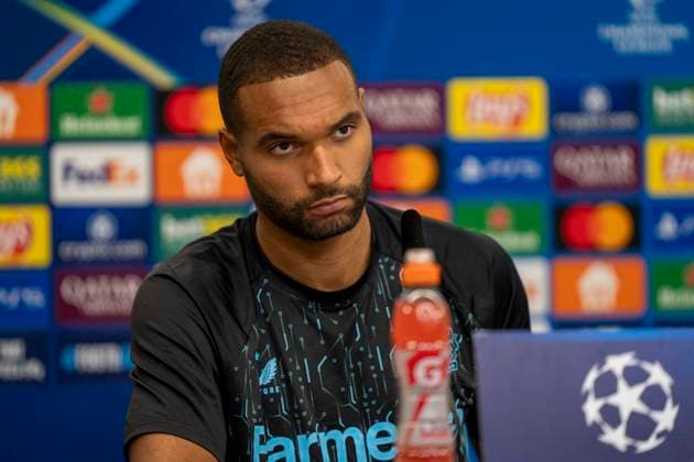Jonathan Tah (Bayer 04 Leverkusen, 4) bei der Pressekonferenz. 10.03.2025, Pressekonferenz Bayer 04 Leverkusen vor dem Rückspiel der Champions League Bayer Leverkusen - FC Bayern München Bundesliga, GER, Leverkusen, BayArena DFL regulations prohibit any use of photographs as image sequences and or quasi-video. Copyright: HMBxMedia xMarcoxBader