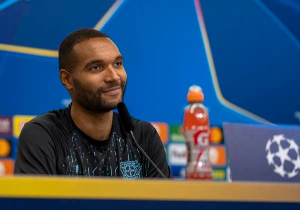 Jonathan Tah (Bayer 04 Leverkusen, 4) bei der Pressekonferenz. 10.03.2025, Pressekonferenz Bayer 04 Leverkusen vor dem Rückspiel der Champions League Bayer Leverkusen - FC Bayern München Bundesliga, GER, Leverkusen, BayArena DFL regulations prohibit any use of photographs as image sequences and or quasi-video. Copyright: HMBxMedia xMarcoxBader