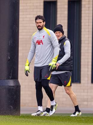 Football - UEFA Champions League - Round of 16 2nd Leg - Liverpool FC v Paris Saint-Germain - MD-1 LIVERPOOL, ENGLAND - Monday, March 10, 2025: Liverpool s goalkeeper Alisson Becker during a training session at the AXA Training Centre ahead of the UEFA Champions League Round of 16 2nd Leg match between Liverpool FC and Paris Saint-Germain. (Photo by David Rawcliffe Propaganda) LIVERPOOL AXA Training Centre MERSEYSIDE ENGLAND  Copyright: xDavidxRawcliffex P2025-03-10-Liverpool_PSG_MD-1