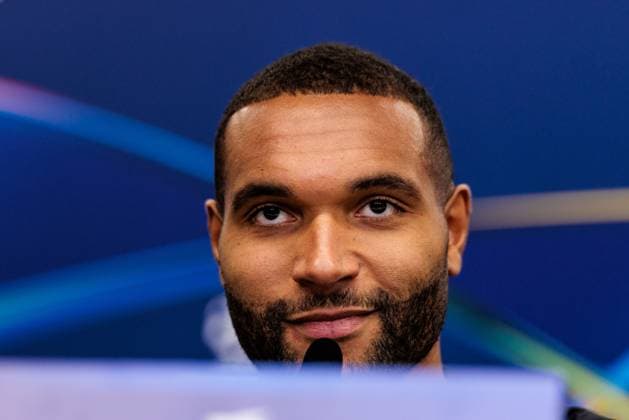 UEFA Champions League, Pressekonferenz Bayer 04 Leverkusen; 10.03.2025 Jonathan Tah (Bayer 04 Leverkusen, 4) lächelt während der Pressekonferenz UEFA Champions League Achtelfinale Rückspiel, Pressekonferenz Bayer 04 Leverkusen vor dem Spiel gegen FC Bayern München; Leverkusen, BayArena am 10.03.2025 Copyright: xBEAUTIFULxSPORTS Wunderlx