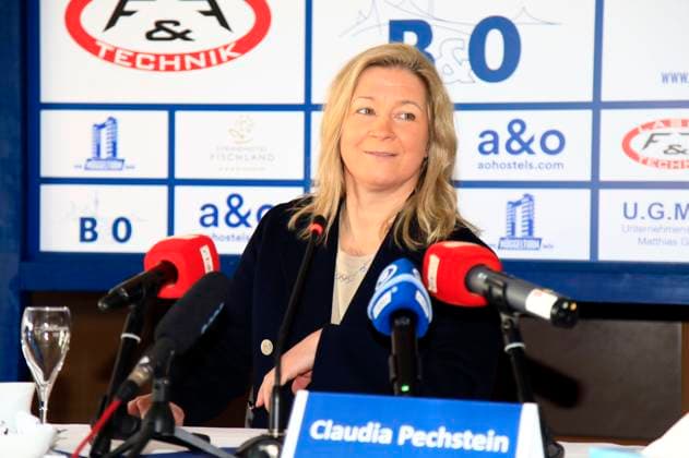 Claudia Pechstein bei einer Pressekonferenz zu ihrem Karriereende im Eisschnelllauf im Müggelturm. Berlin, 10.03.2025 *** Claudia Pechstein at a press conference on the end of her speed skating career in the Müggelturm Berlin, 10 03 2025 Foto:xM.xWehnertx xFuturexImagex 0806991440st