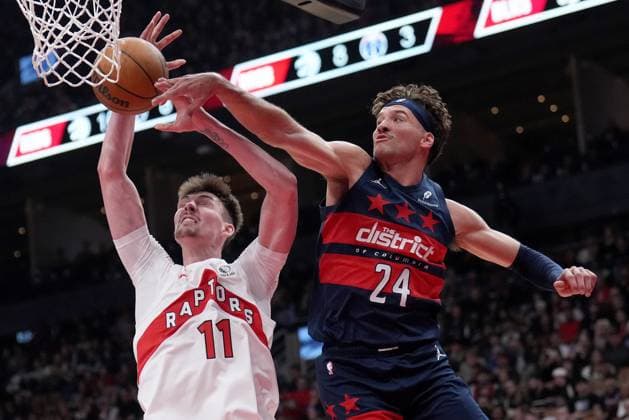Sport Themen der Woche KW11 Sport Bilder des Tages March 10, 2025, Toronto, On, CANADA: Washington Wizards forward Corey Kispert (24) rejects Toronto Raptors centre Colin Castleton (11) during first half NBA, Basketball Herren, USA basketball action in Toronto, Monday, March 10, 2025. Canada News - March 10, 2025  - ZUMAc35_ 20250310_zaf_c35_102 Copyright: xNathanxDenettex