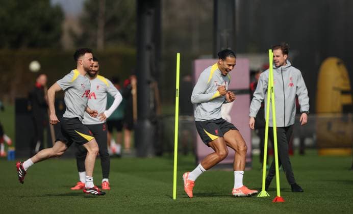 Liverpool Champions League Training 10.3.2025. Liverpool Champions League Training, Axa Training Centre, Liverpool. Virgil Van Dijk and Diogo Jota.  Copyright: xBradleyxOrmesherx NINTCHDBPICT000978801904