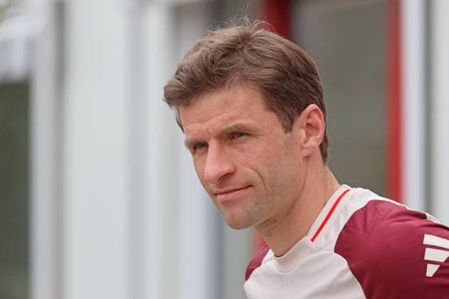 25 Thomas Müller, Portraet, Portrait, Fussball Abschlusstraining - FC Bayern München vor UEFA Champions League-Spiel vs. Bayer 04 Leverkusen Achtelfinal-Rückspiel der KO-Phase der diesjährigen UEFA Champions League-Saison Anstoß im Stadion BayArena in Leverkusen ist um 21.00 Uhr MEZ. Amazon Prime Video überträgt das Spiel in Deutschland live 10.03.2025 Trainingsgelände, Säbenerstr. FOTO: Mladen Lackovic LakoPress