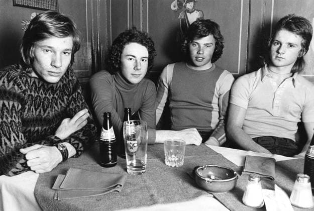 Ingemar Stenmark, geboren am 18. März 1956, ist ein ehemaliger schwedischer alpiner Skirennläufer im Weltcup. Er gilt als einer der bedeutendsten schwedischen Sportler aller Zeiten und als der größte Slalom und Riesenslalomspezialist aller Zeiten. Stenmark rechts mit Torsten Jakobsson und Stig Strand in Oberstaufen Deutschland Ingemar Stenmark born 18 March 1956 is a Swedish former World Cup alpine ski racer. He is regarded as one of the most prominent Swedish athletes ever, and as the greatest slalom and giant slalom specialist of all time. Stenmark on the right with Torsten Jakobsson and Stig Strand in Oberstaufen Germany Copyright: imageBROKER Sjoberg ibljsj12853516.jpg Bitte beachten Sie die gesetzlichen Bestimmungen des deutschen Urheberrechtes hinsichtlich der Namensnennung des Fotografen im direkten Umfeld der Veröffentlichung Ingemar Stenmark, geboren am 18. März 1956, ist ein ehemaliger schwedischer alpiner Skirennläufer im Weltcup. Er gilt al imago images 0806910539