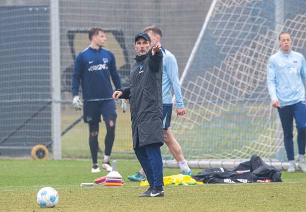 Fussball, Herren, Saison 2024 25, 2. Bundesliga, Hertha BSC, Training, Trainer Stefan Leitl (Hertha BSC), 11.03. 2025,