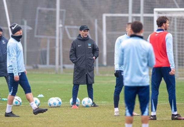 Fussball, Herren, Saison 2024 25, 2. Bundesliga, Hertha BSC, Training, Trainer Stefan Leitl (Hertha BSC), 11.03. 2025,