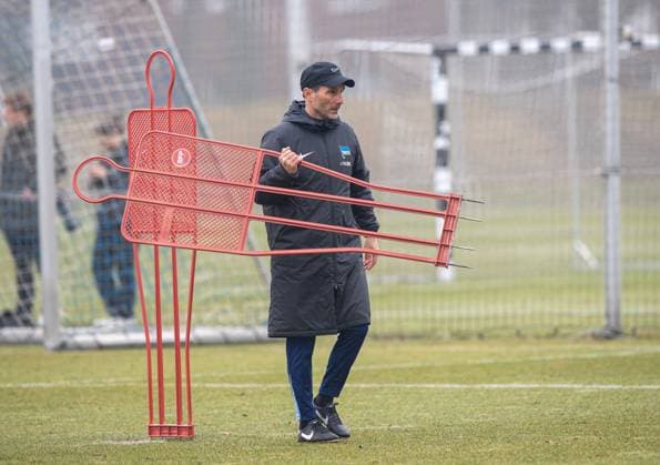 Fussball, Herren, Saison 2024 25, 2. Bundesliga, Hertha BSC, Training, Trainer Stefan Leitl (Hertha BSC), 11.03. 2025,