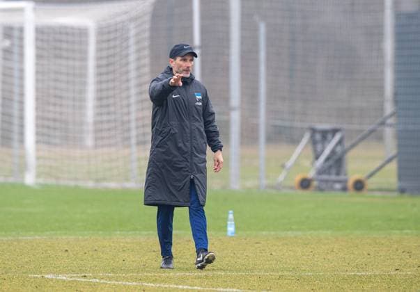 Fussball, Herren, Saison 2024 25, 2. Bundesliga, Hertha BSC, Training, Trainer Stefan Leitl (Hertha BSC), 11.03. 2025,
