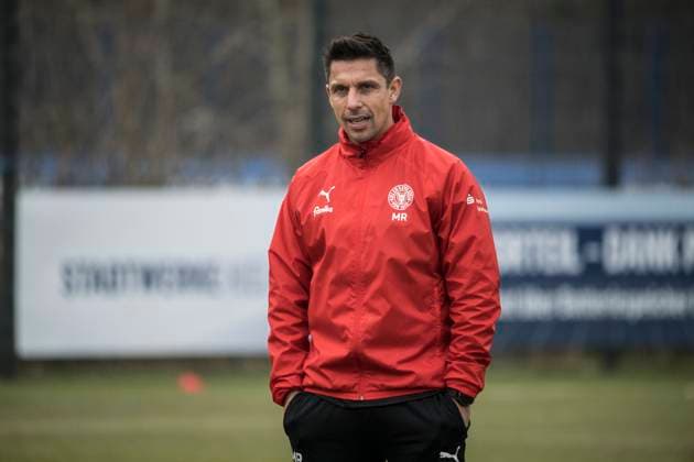 11.03.2025, Fußball, Herren, 1.BL, Saison 2024 2025, Training Holstein Kiel Trainer Marcel Rapp im Portrait Kiel, Projensdorf Projensdorf, Trainigsplatz, Kuns Schleswig-Holstein Deutschland