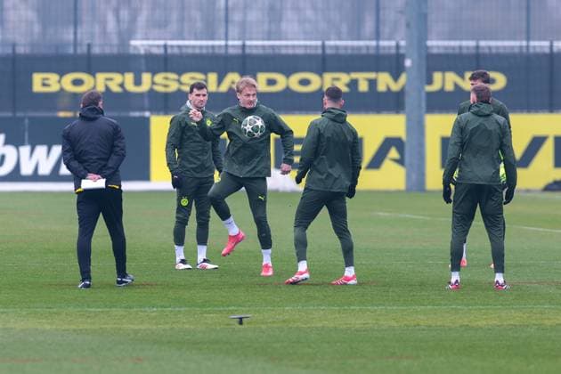 11.03.2025, Abschlusstraining zum UEFA Champions League Spiel zwischen OSC Lille und Borussia Dortmund, v. l. Pascal Groß (Borussia Dortmund), Julian Brandt (Borussia Dortmund), Salih Özcan (Borussia Dortmund), Maximilian Beier (Borussia Dortmund), Torwart Gregor Kobel (Borussia Dortmund), Dortmund Trainingsgelände Borussia Dortmund NRW Deutschland xRHR-FOTO DEx Copyright: DennisxEwert RHR-FOTOx RHR-FOTO DE