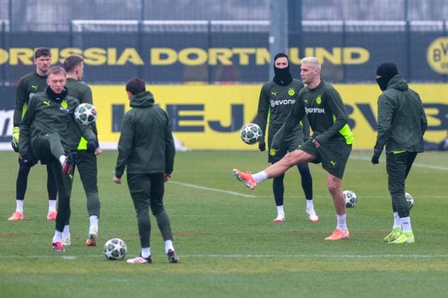 11.03.2025, Abschlusstraining zum UEFA Champions League Spiel zwischen OSC Lille und Borussia Dortmund, v. l. Torwart Gregor Kobel (Borussia Dortmund), Maximilian Beier (Borussia Dortmund), Nico Schlotterbeck (Borussia Dortmund), Kjell-Arik Wätjen (Borussia Dortmund), Ramy Bensebaini (Borussia Dortmund), Niklas Süle (Borussia Dortmund), Emre Can (Borussia Dortmund), Dortmund Trainingsgelände Borussia Dortmund NRW Deutschland xRHR-FOTO DEx Copyright: DennisxEwert RHR-FOTOx RHR-FOTO DE