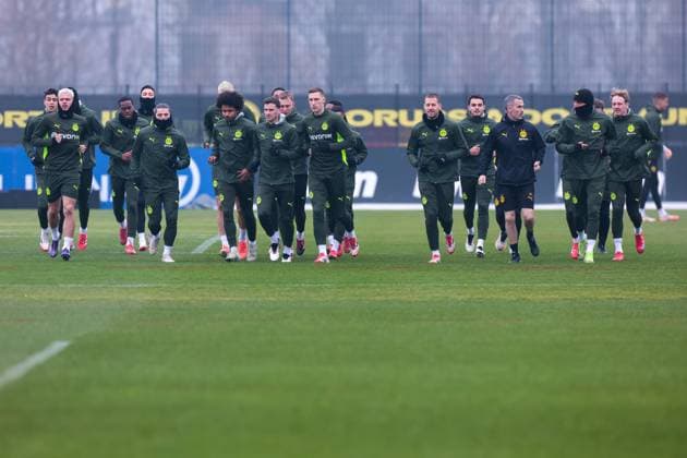 11.03.2025, Abschlusstraining zum UEFA Champions League Spiel zwischen OSC Lille und Borussia Dortmund, v. l. Giovanni Reyna (Borussia Dortmund), Julian Ryerson (Borussia Dortmund), Jamie Gittens (Borussia Dortmund), Ramy Bensebaini (Borussia Dortmund), Marcel Sabitzer (Borussia Dortmund), Karim Adeyemi (Borussia Dortmund), Pascal Groß (Borussia Dortmund), Maximilian Beier (Borussia Dortmund), Nico Schlotterbeck (Borussia Dortmund), Waldemar Anton (Borussia Dortmund), (Borussia Dortmund), Performance Manager Shad Forsythe (Borussia Dortmund), Emre Can (Borussia Dortmund), Julian Brandt (Borussia Dortmund), Dortmund Trainingsgelände Borussia Dortmund NRW Deutschland xRHR-FOTO DEx Copyright: DennisxEwert RHR-FOTOx RHR-FOTO DE