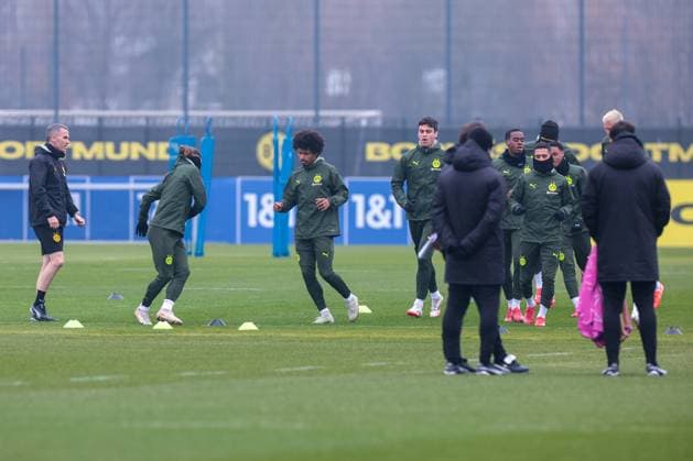 11.03.2025, Abschlusstraining zum UEFA Champions League Spiel zwischen OSC Lille und Borussia Dortmund, v. l. Performance Manager Shad Forsythe (Borussia Dortmund), Marcel Sabitzer (Borussia Dortmund), Karim Adeyemi (Borussia Dortmund), Giovanni Reyna (Borussia Dortmund), Jamie Gittens (Borussia Dortmund), Yan Couto (Borussia Dortmund), Dortmund Trainingsgelände Borussia Dortmund NRW Deutschland xRHR-FOTO DEx Copyright: DennisxEwert RHR-FOTOx RHR-FOTO DE