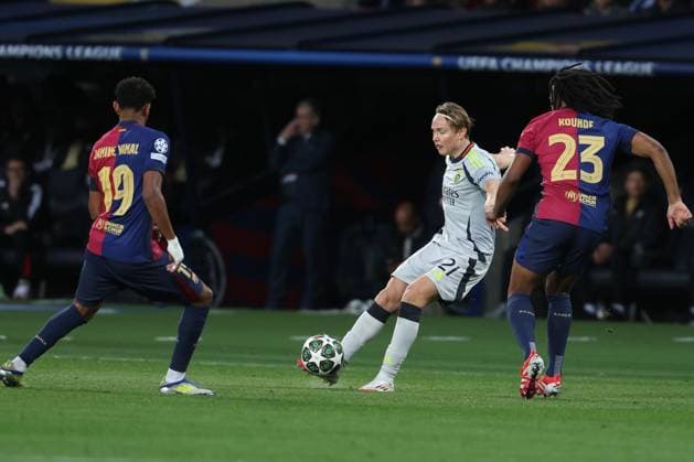 Barcelona 11. March 2025 Uefa Champions League phase 2024 25 Round of 16 FC Barcelona, Barca - S.L.Benfica v.l., Lamine Yamal (FC Barcelona), Andreas Schjelderup (S.L.Benfica), Jules Kounde (FC Barcelona) Copyright: JoaquimxFerreira