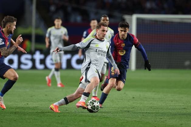 Barcelona 11. March 2025 Uefa Champions League phase 2024 25 Round of 16 FC Barcelona, Barca - S.L.Benfica v.l., Kerem Aktürkoglu (S.L.Benfica), Pedri (FC Barcelona)in aktion, in action, Copyright: JoaquimxFerreira