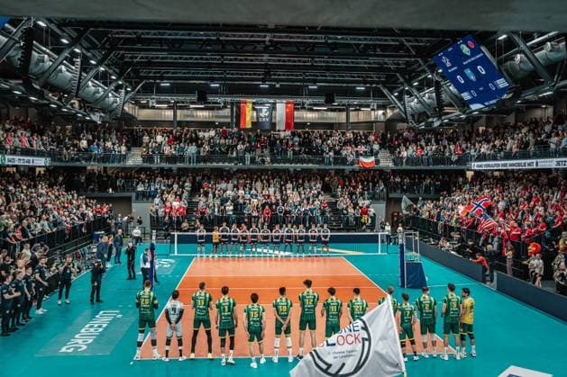 Volleyball Herren Saison 2024 2025 CEV Champions League 2025 Viertelfinale CLVM 097 SVG Lüneburg (GER) vs. Aluron CMC Warta Zawiercie (POL) 11.03.2025 Die Mannschaften bei der Championsleague Hymne Lüneburg LKH Arena Niedersachsen Deutschland