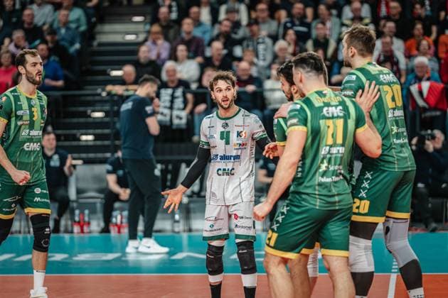 Volleyball Herren Saison 2024 2025 CEV Champions League 2025 Viertelfinale CLVM 097 SVG Lüneburg (GER) vs. Aluron CMC Warta Zawiercie (POL) 11.03.2025 Die Mannschaft von Aluron CMC Warta ZAWIERCIE jubelt Lüneburg LKH Arena Niedersachsen Deutschland